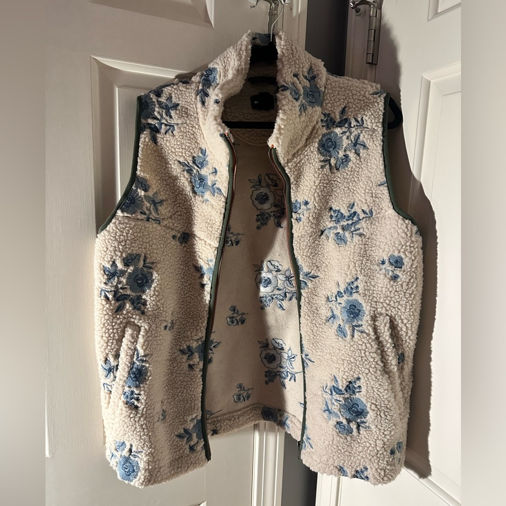 RD Style Cream and Blue Sherpa Vest